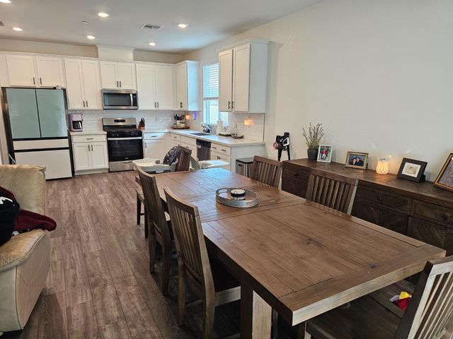 7708 Path Dr, Hughson, CA 95326