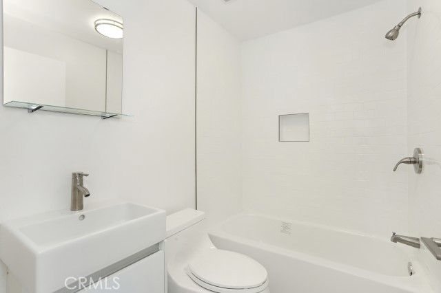 6745 Laurel Canyon 105, North Hollywood, CA 91606