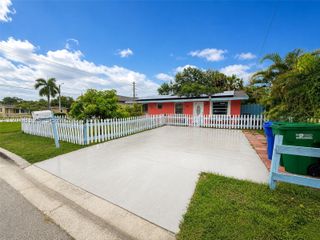 2745 NW 7th Ct, Fort Lauderdale, FL 33311