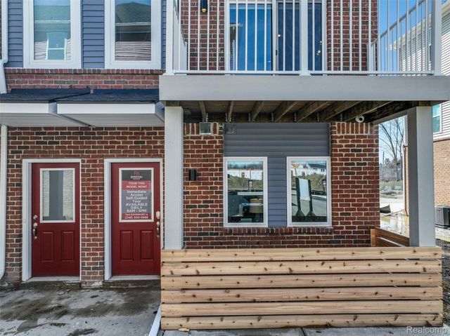 735 Canterbury Lane, Troy, MI 48085