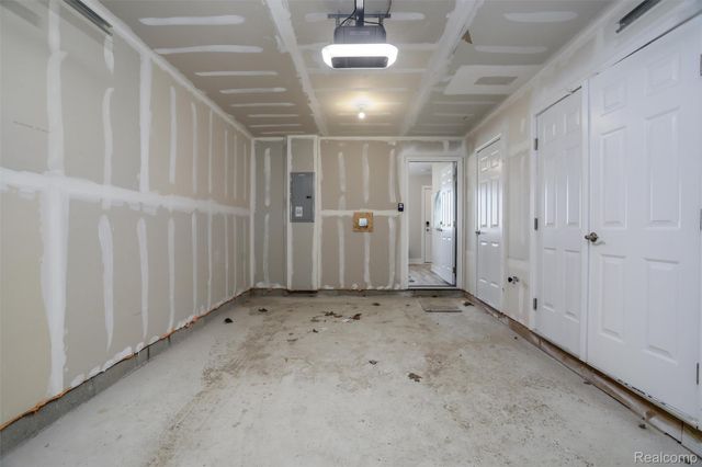 735 Canterbury Lane, Troy, MI 48085