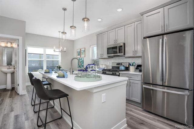 735 Canterbury Lane, Troy, MI 48085