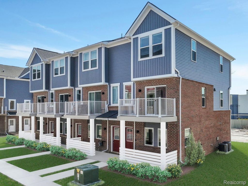 735 Canterbury Lane, Troy, MI 48085