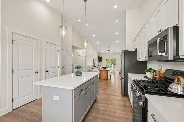 2845 W Cobblestone Court Se 19, City Of Kentwood, MI 49512
