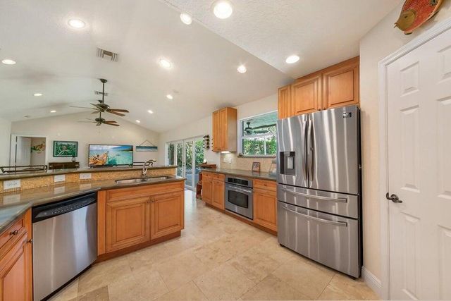 2220 W Pineridge Court, Delray Beach, FL 33444
