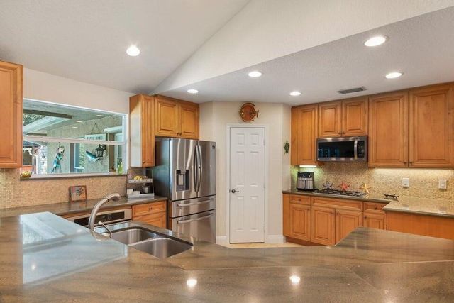 2220 W Pineridge Court, Delray Beach, FL 33444