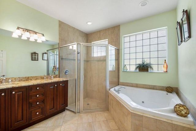 2220 W Pineridge Court, Delray Beach, FL 33444