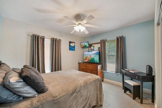 2220 W Pineridge Court, Delray Beach, FL 33444