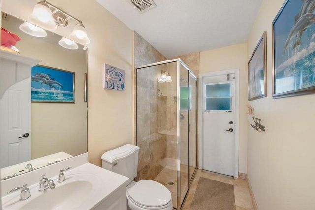 2220 W Pineridge Court, Delray Beach, FL 33444