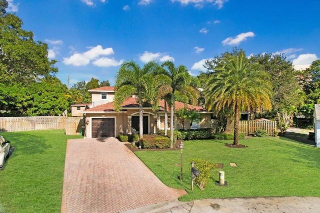 2220 W Pineridge Court, Delray Beach, FL 33444