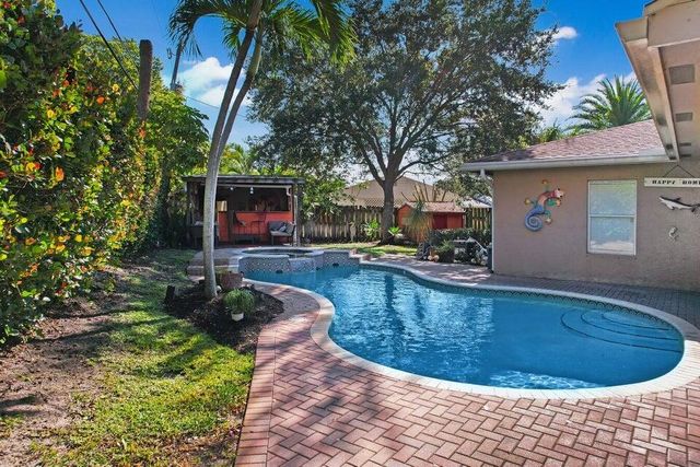 2220 W Pineridge Court, Delray Beach, FL 33444