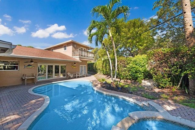 2220 W Pineridge Court, Delray Beach, FL 33444