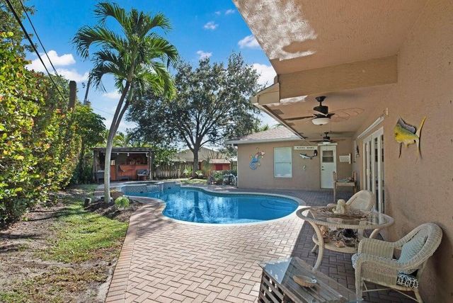 2220 W Pineridge Court, Delray Beach, FL 33444