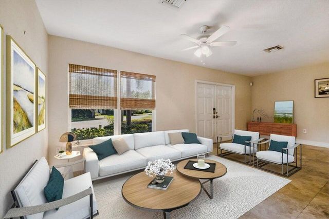 2220 W Pineridge Court, Delray Beach, FL 33444