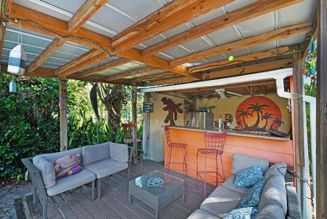 2220 W Pineridge Court, Delray Beach, FL 33444