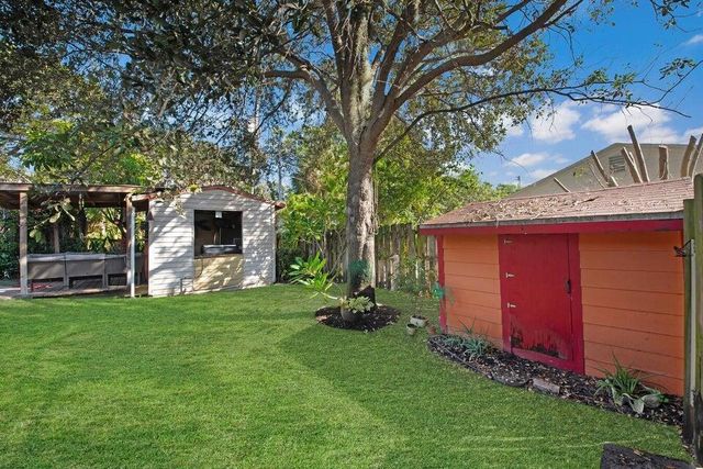 2220 W Pineridge Court, Delray Beach, FL 33444