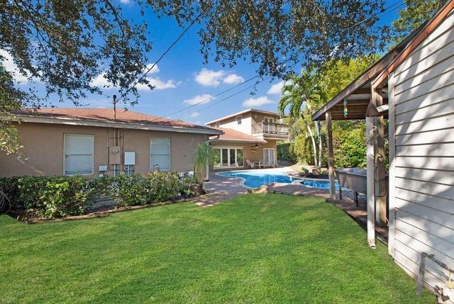 2220 W Pineridge Court, Delray Beach, FL 33444