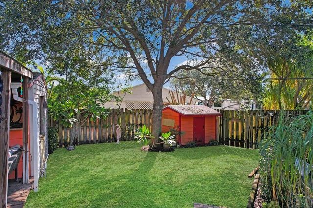 2220 W Pineridge Court, Delray Beach, FL 33444