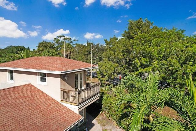 2220 W Pineridge Court, Delray Beach, FL 33444