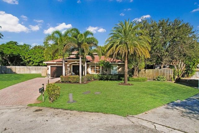 2220 W Pineridge Court, Delray Beach, FL 33444