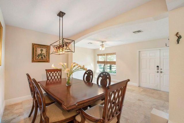 2220 W Pineridge Court, Delray Beach, FL 33444