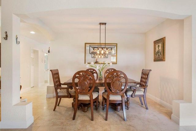 2220 W Pineridge Court, Delray Beach, FL 33444