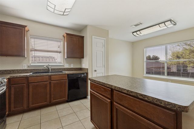 192 Buffalo Ridge Drive, Newark, TX 76071