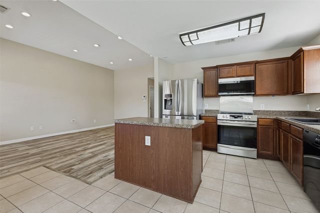 192 Buffalo Ridge Drive, Newark, TX 76071