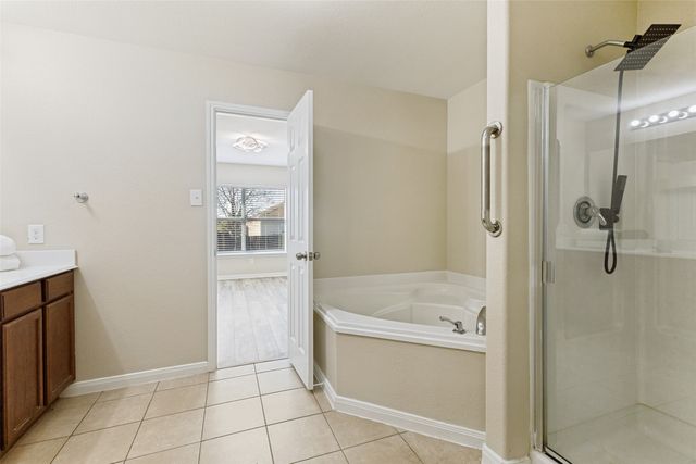 192 Buffalo Ridge Drive, Newark, TX 76071