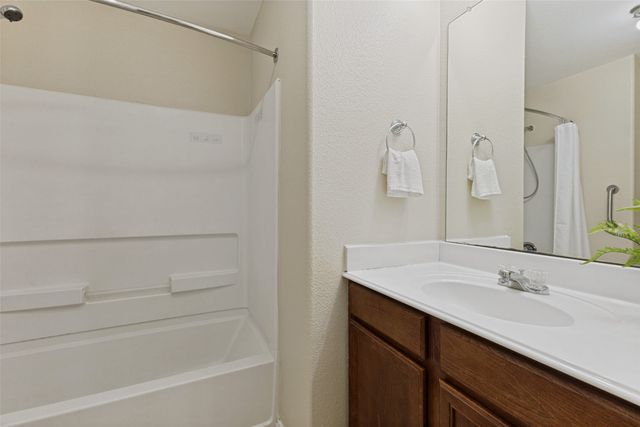 192 Buffalo Ridge Drive, Newark, TX 76071