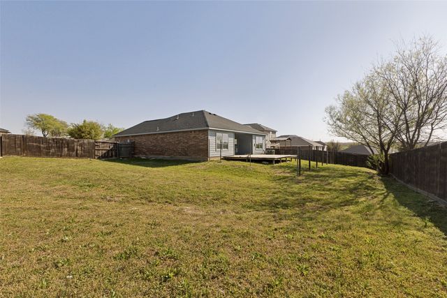 192 Buffalo Ridge Drive, Newark, TX 76071