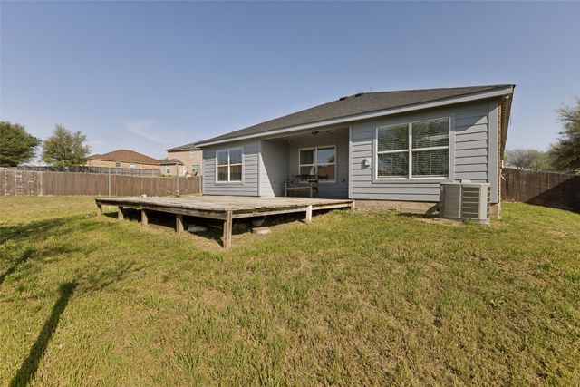 192 Buffalo Ridge Drive, Newark, TX 76071