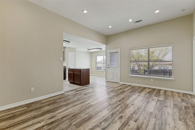 192 Buffalo Ridge Drive, Newark, TX 76071