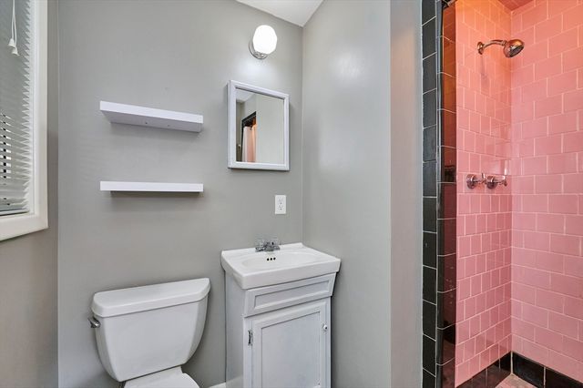 8 Waveney Rd, Framingham, MA 01701