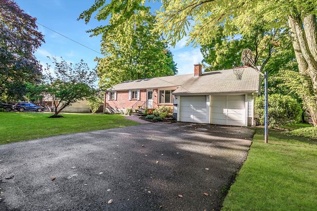8 Waveney Rd, Framingham, MA 01701