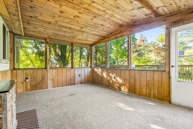 8 Waveney Rd, Framingham, MA 01701