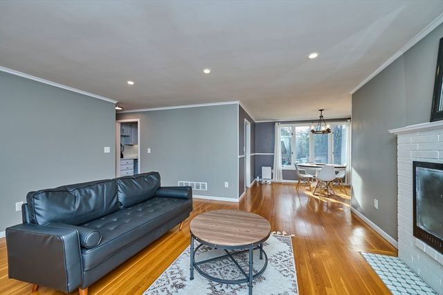 8 Waveney Rd, Framingham, MA 01701