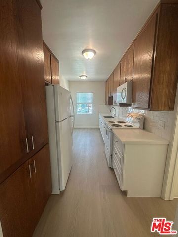 14525 Albers Street, Sherman Oaks (los Angeles), CA 91411