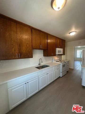 14525 Albers Street, Sherman Oaks (los Angeles), CA 91411