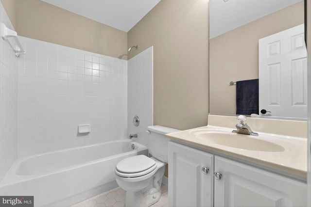 11689 HEINZ CT, Oakton, VA 22124
