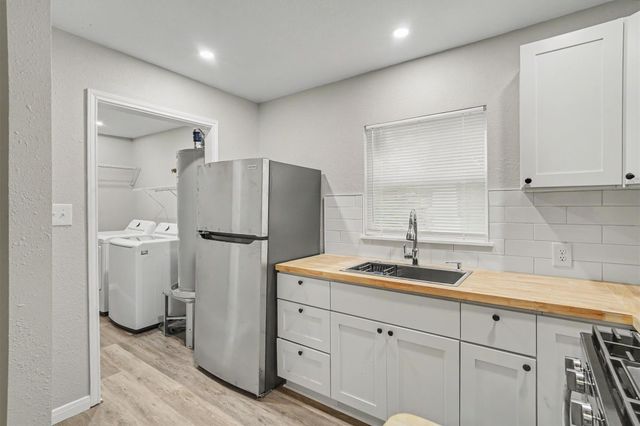 422 Waco N, League City, TX 77573
