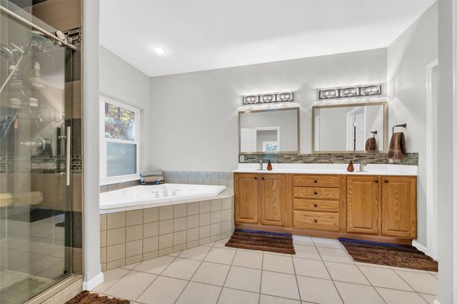 2722 NW Royal Oaks Dr, Swisher, IA 52338