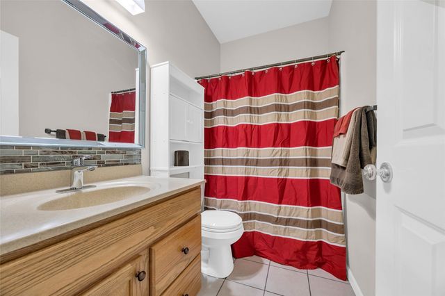 2722 NW Royal Oaks Dr, Swisher, IA 52338