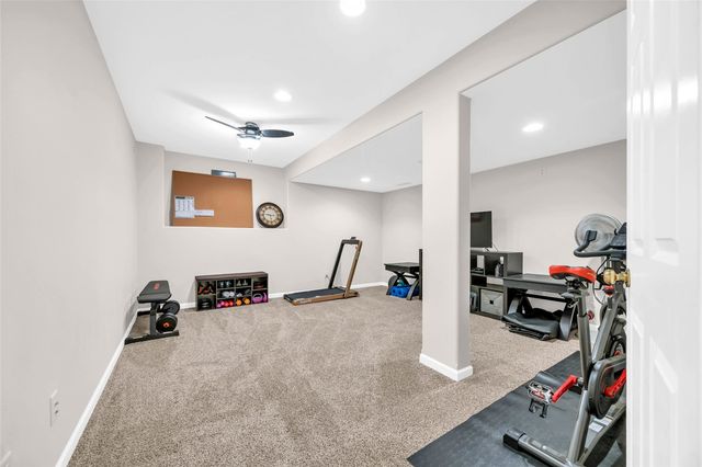 2722 NW Royal Oaks Dr, Swisher, IA 52338