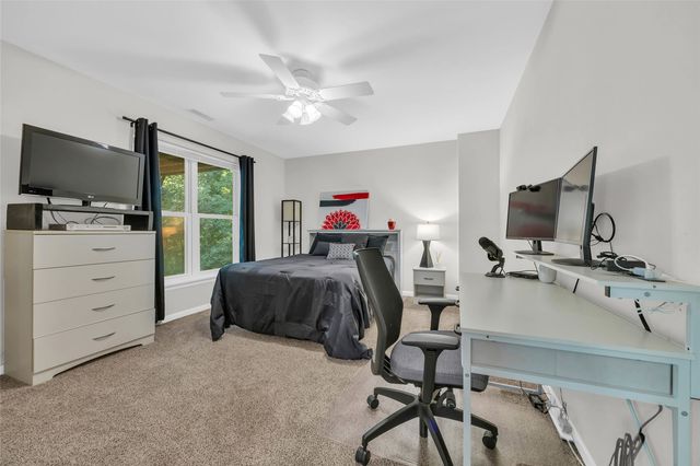 2722 NW Royal Oaks Dr, Swisher, IA 52338