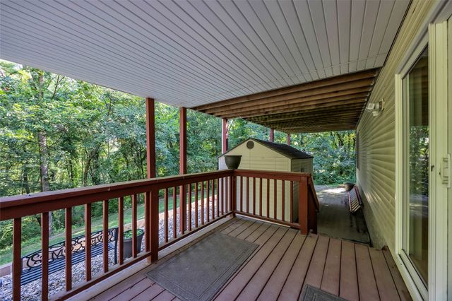 2722 NW Royal Oaks Dr, Swisher, IA 52338