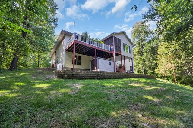 2722 NW Royal Oaks Dr, Swisher, IA 52338