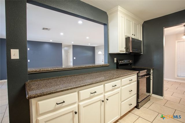 206 Yucca Drive, Victoria, TX 77904