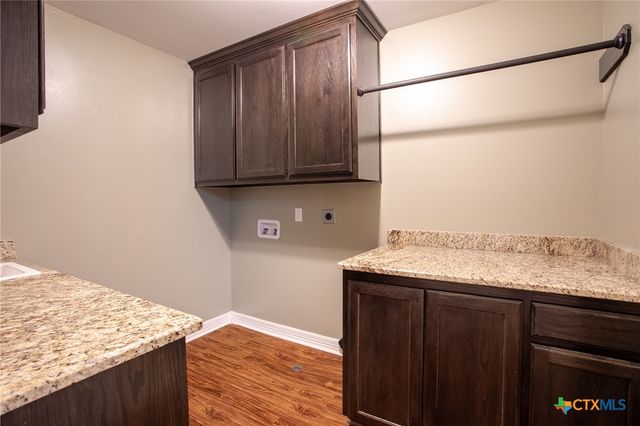 206 Yucca Drive, Victoria, TX 77904