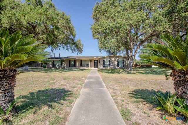206 Yucca Drive, Victoria, TX 77904